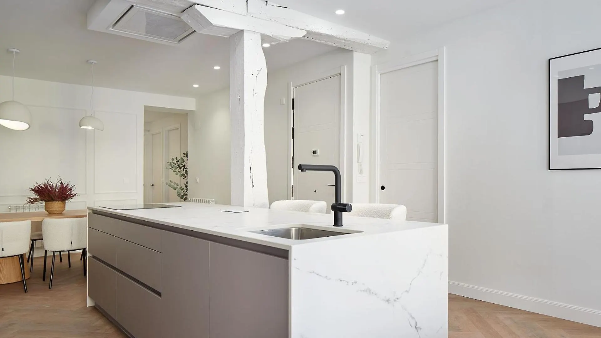 The Rentals Collection - Opera San Sebastian Apartment