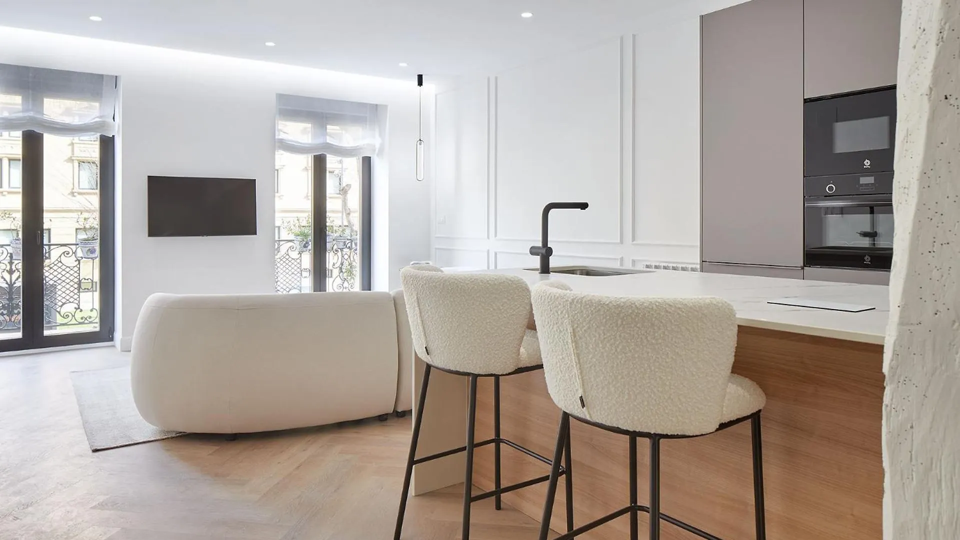 The Rentals Collection - Opera San Sebastian Apartment
