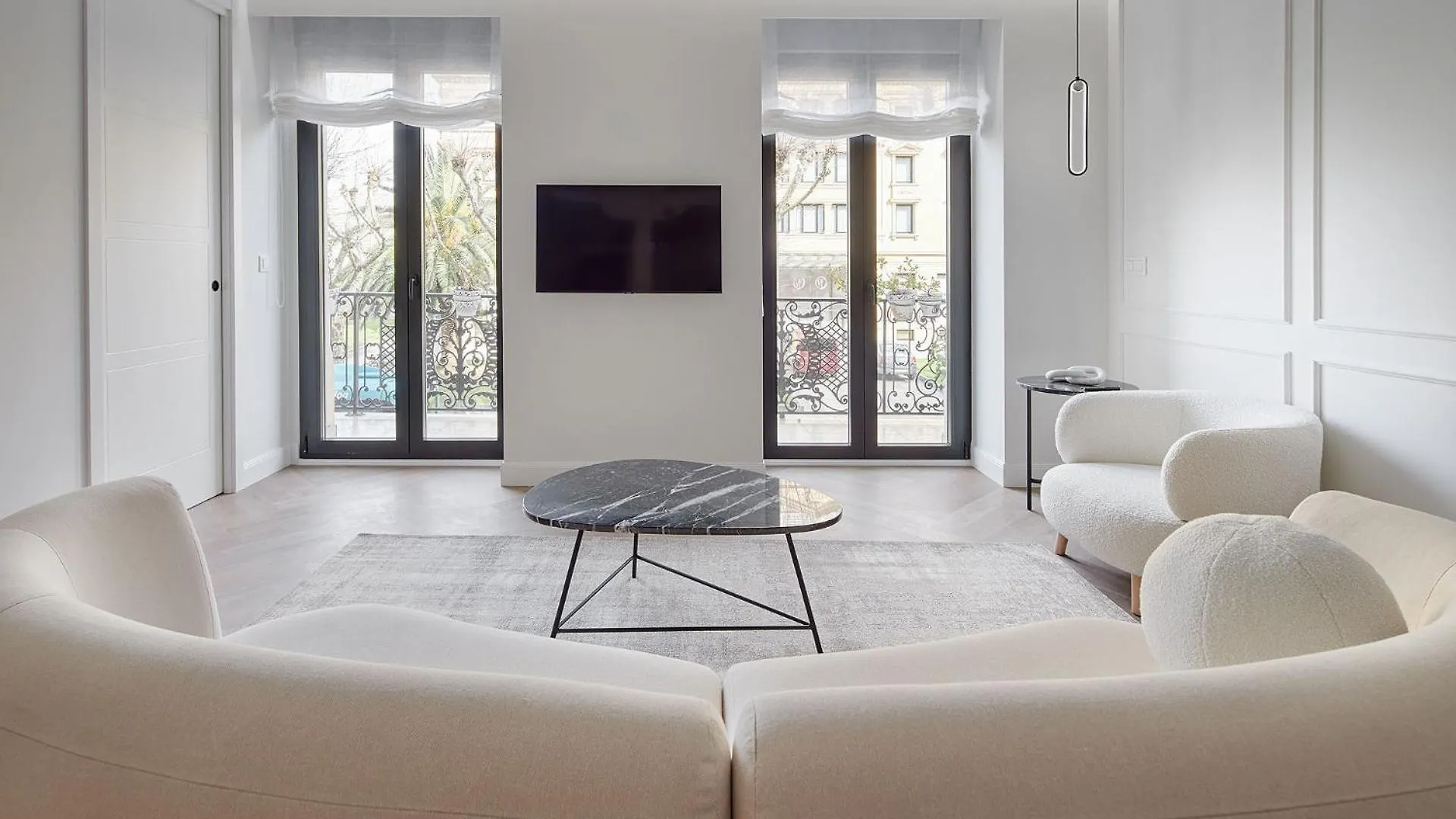 The Rentals Collection - Opera San Sebastian Apartment